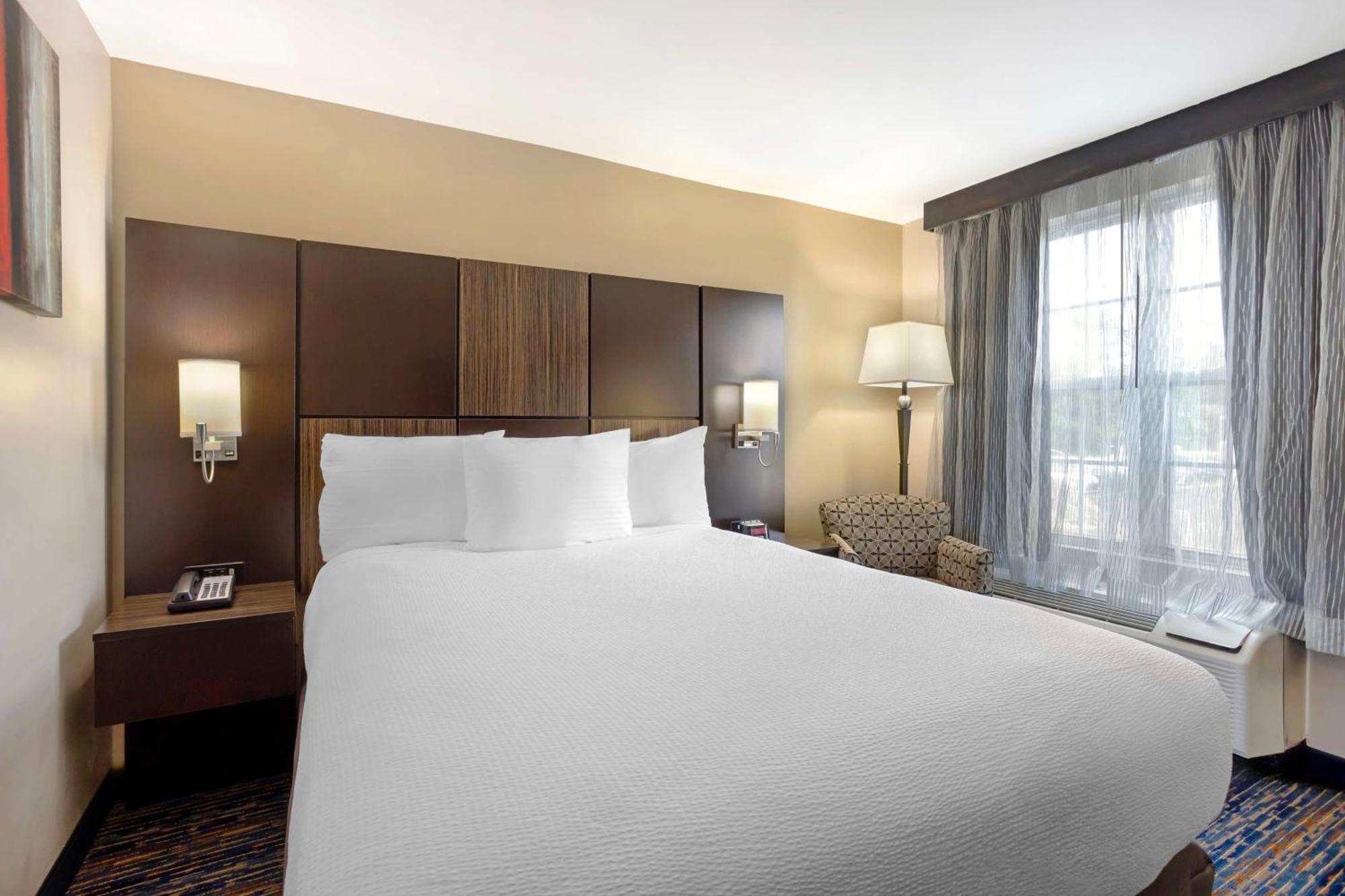 Best Western Plus Fairfield Hotel Exterior photo